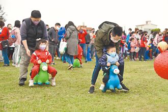 育嬰留停津貼 爸媽可多領一個月