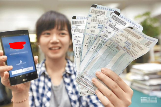 一名车主透过简讯网址缴72元停车费，没想到隔天发现变成3万元的消费纪录，才知上当。(示意图，与内文无关／本报资料照)