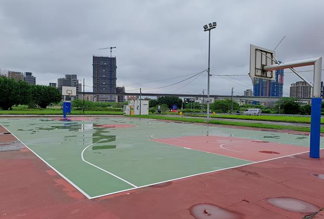 新北市高滩处于二重疏洪道大都会棒球场旁（近疏洪十二路侧）规画辟建匹克球场，工程经费424万余元，已于2月开工，预计8月完工。（新北市高滩处提供）
