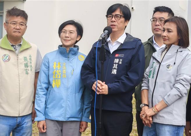 高雄市長陳其邁施政滿意度最新調查結果出爐，高達76％市民對市長施政表示滿意；對此，陳其邁6日表示，感謝市民支持，市府將持續努力，推動高雄轉型升級，打造更具競爭力的城市。（記者林雅惠攝）