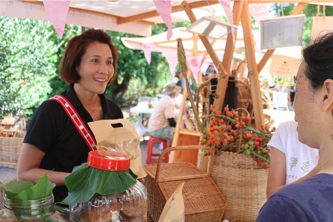花蓮縣政府5年前打造「原住民族野菜學校」，推廣原住民族慢食文化、食農教育及保種工作，也會定期舉辦市集傳遞族人傳統食材與永續精神。（花蓮縣政府提供／羅亦晽花蓮傳真）