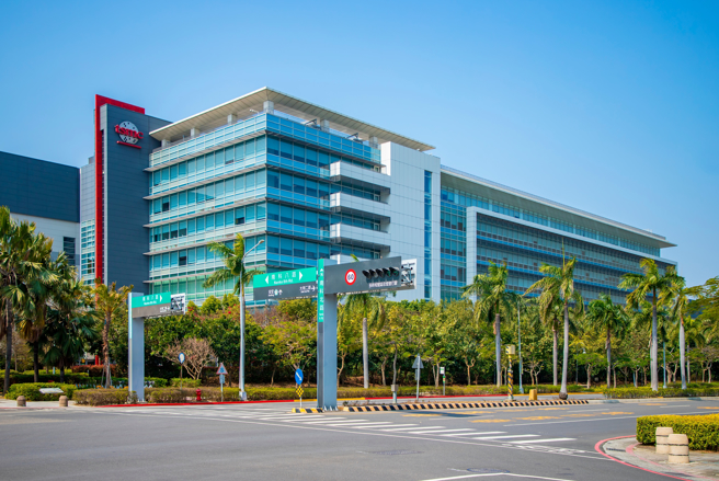 随着南部科学园区的快速发展，台南房市受益于科技产业的崛起，房价涨幅引发热议，成为网友关注的焦点。(图:shutterstock/达志)