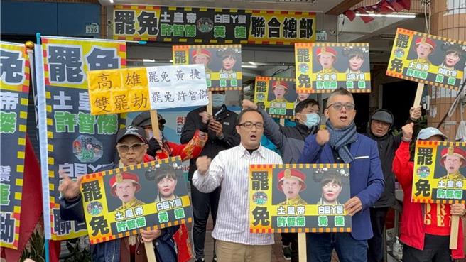 近日传出国民党中央下令各地方党部启动「罢免绿委行动」，多点位设立罢免连署站，目前高雄市党部已经决议全力协助公民团体，盼成功罢免绿委许智杰、黄捷。（本报资料照片）