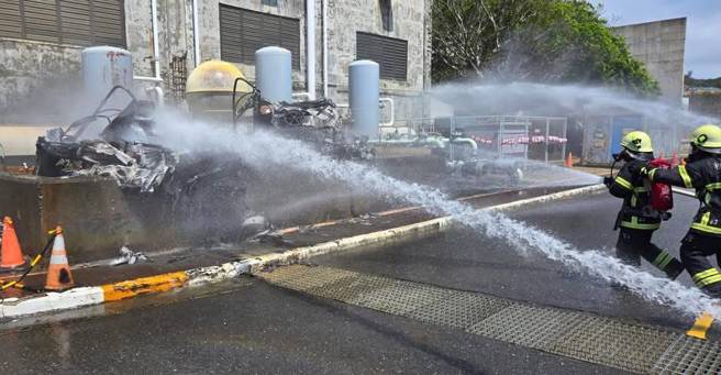 核三廠火警，消防隊灌救。（圖／蕭宥彤翻攝）