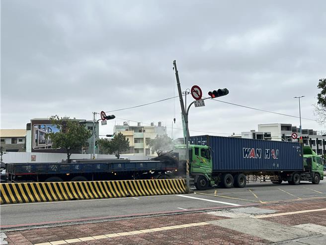 沙鹿向上路长下坡今天又发生追撞事故。（摘自脸书沙鹿之美）