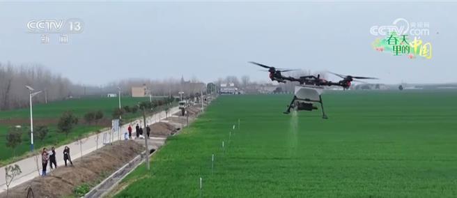陆无人机助力高效田管汗水农业向智慧农业加速迈进。（大陆央视）