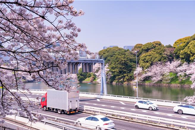 uTagGo会员于日本最大租车平台TOCOO!享高达23％独家折扣及日本「ETC」吃到饱，以固定费用安心畅行日本全国高速公路。（远通电收提供／蔡明亘台北传真）