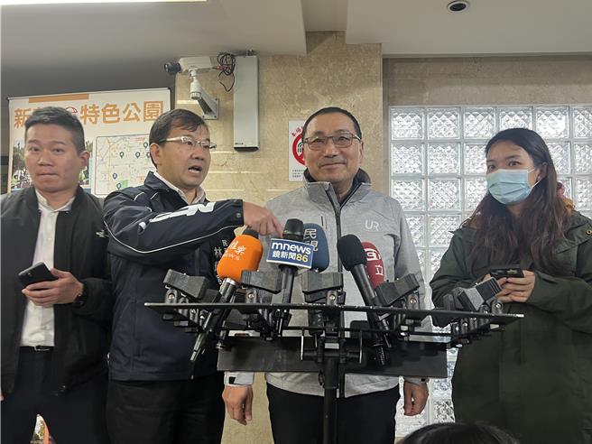 对于媒体称市府将以冷战面对叶元之罢免案，新北市长侯友宜表示不理解匿名人士的说法。（吕健豪摄）