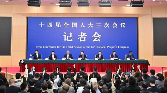 陸商務部長指今年以舊換新將加力擴圍，惠民升級。（新華社）