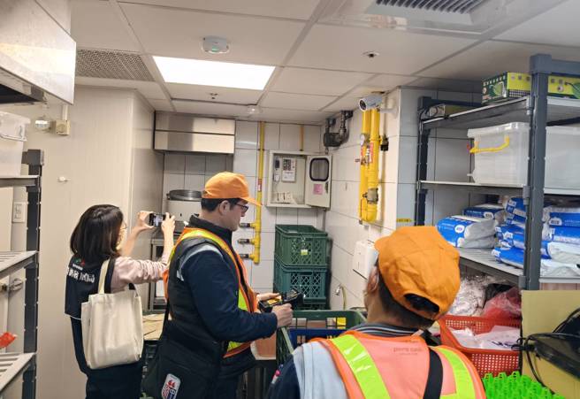 台中新光三越气爆事件发生后，台中市府接连启动联合大稽查。（图／台中市府）