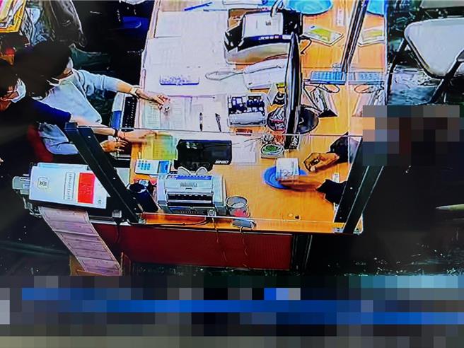 吴男拖欠酒驾罚款22万2000元拒缴1年半，得知名下500万元公寓遭查封，立刻奔赴忙行政执行署台南分署缴清。（行政执行署台南分署提供／曹婷婷台南传真）