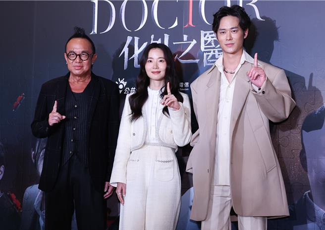 女友离家5次求黄大炜（最左）接戏，中为许安植、最右夏腾宏。（陈俊吉摄）