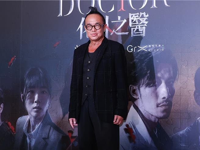 黄大炜做功课「我把台词每个字都写下来」。（陈俊吉摄）