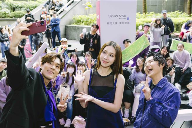 告五人6日出席代言活动。（vivo提供）