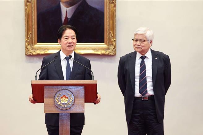 总统赖清德（左）、台积电董事长魏哲家（右）6日下午5时在总统府召开记者会。（杜宜谙摄）