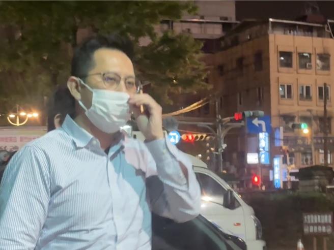 台北市刑大侦查队长刘居荣稍早被以泄密案被告身份移送新北地检署复讯。（柯毓庭摄）