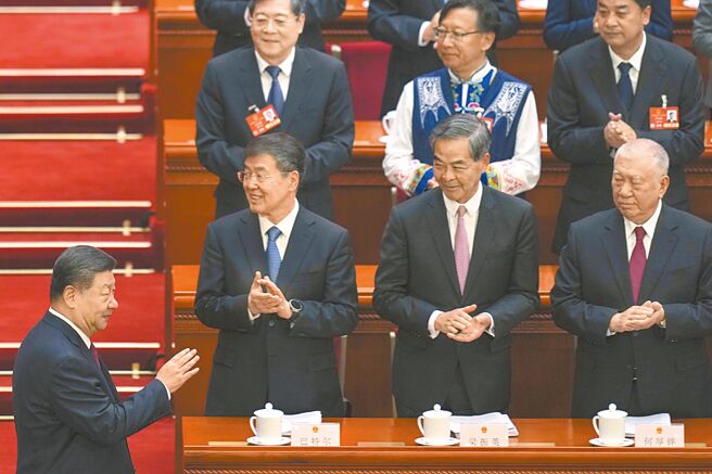 大陆全国人大会议5日开幕，国务院总理李强在开幕式提交的政府工作报告中，今年大陆GDP成长目标设在「5％左右」，赤字率按4％左右安排。图／美联社