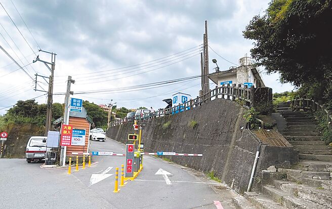 2025年农历春节后，新北市交通局进行九份隔顶停车场整建工程，预计4月完工启用，将可提供53格汽车停车位。（新北市交通局提供／高钧麟新北传真）