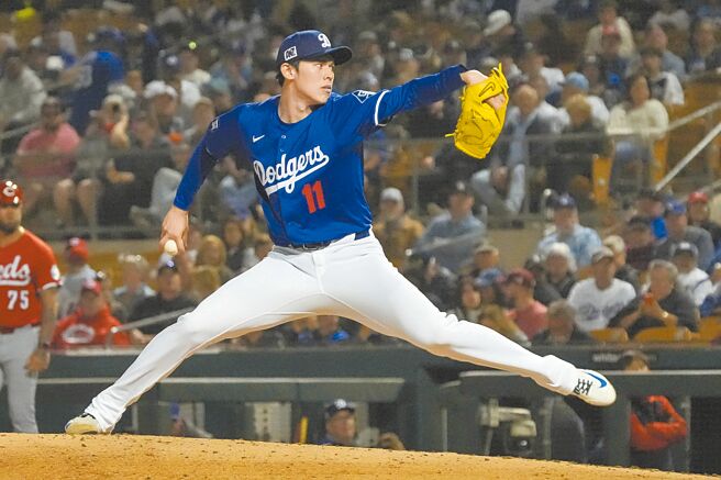 道奇「令和怪物」佐佐木朗希春训首秀就用指叉球制造7次挥空。（美联社）