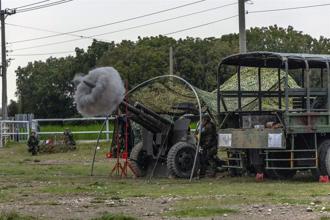 21砲指部砲2營105榴彈砲實彈射擊 發揚熾盛火力展現守疆衛土決心