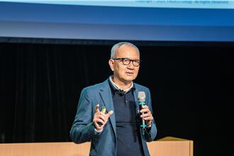 國巨經驗談！陳泰銘椰林講座 揭企業國際化成功之道