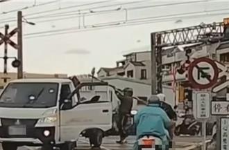 貨車卡平交道撞爆遮斷桿！彰化男狂吃3罰單至少4萬飛了