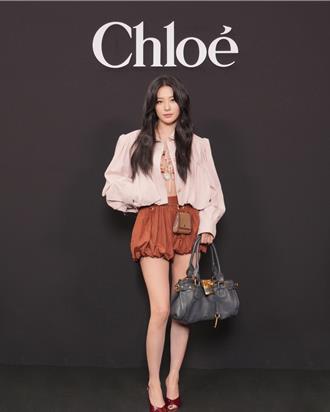 Chloe瑟琪現身引尖叫 星化走上Isabel Marant秀台成焦點