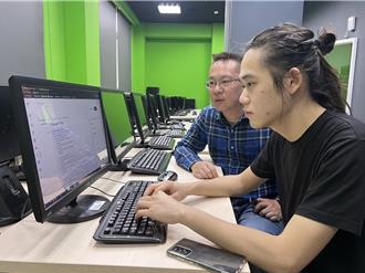 龍華科大獲選AI學程聯盟 學生於Kaggle競賽奪銀