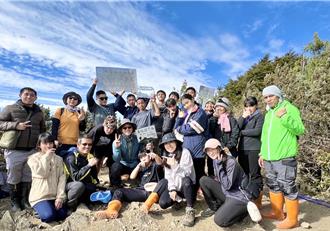 桃源國中師生勇闖南橫百岳 探索祖先足跡體驗布農文化