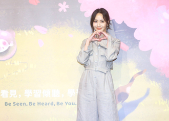 侯佩岑表態「台灣唯一稱謂就是中國台灣省」 上百藝人跟風央視貼文