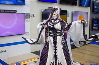 3C通路女神節打名人牌  布袋戲偶PK啦啦隊女神