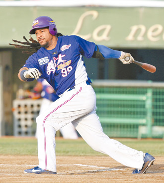 WBCQ》名將曼尼衝進場一同慶祝！ 巴西隊相隔13年再度前進WBC正賽