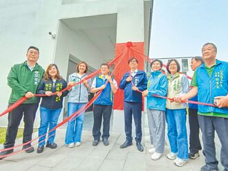 高雄再揭牌1公托 邁：調薪7％