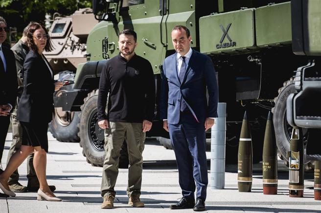 在美国暂停与乌分享情报后，法国决定伸出援手。图为泽伦斯基去年访法，会晤勒克努。（达志影像／美联社资料照片）