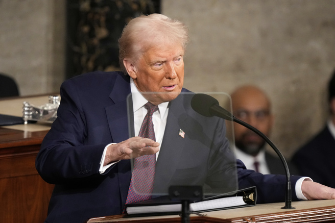 川普宣布暂停对加墨徵收关税，4月2日前有效。（图／美联社）