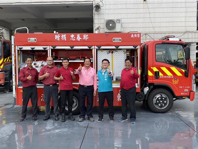 屏东在地企业家郑春忠在「王爷公的指示下」，连3年捐3辆消防车。（屏东消防局提供／谢佳潾屏东传真）