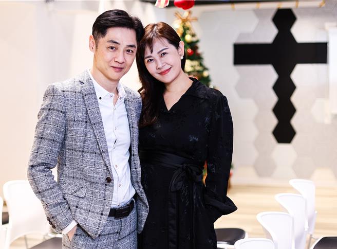 宋逸民、陈维龄夫妻檔为了上帝，创立艺起发光教会奉献。（陈俊吉摄）