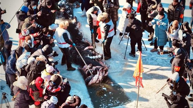 镜泊湖的「全鱼宴」很经典。（中视提供）