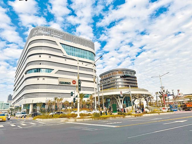 台铁高雄车站商业大楼招商进度受外界关注。（纪爰摄）