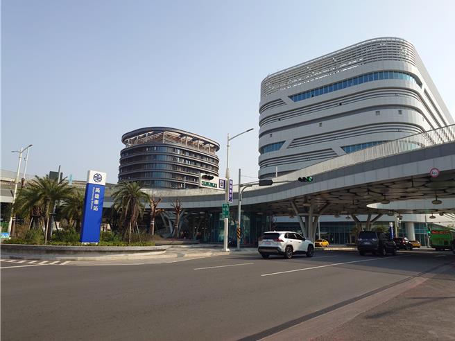 高雄车站商业大楼启动招商，民代提醒，招商要建立鲜明品牌，才能发挥效益，不要只是把大楼招标出去。（任义宇摄）