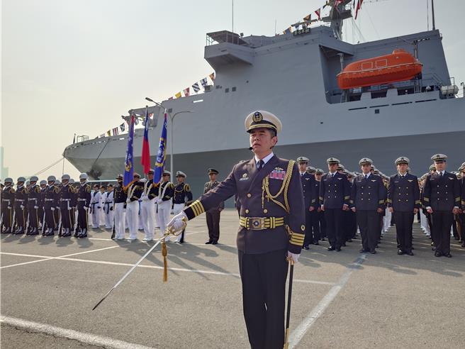 敦睦远航舰队共开放磐石舰、武昌舰、郑和舰登舰参观，并举办多元活动供民眾欣赏体验。（任义宇摄）