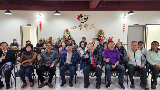 澎湖首家住宿式长照机构扩建后，7日举行住宿长照机构启用感恩餐会，包括县长陈光復（前右四）等地方首长都出席。（许逸民摄）