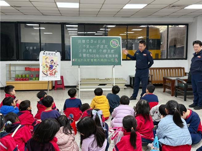 北市保大向學童宣導反詐騙意識。(翻攝照片／林郁平台北傳真）