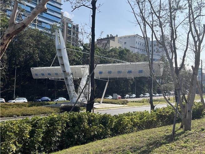 代理市长邱臣远呼吁修正案应儘速实施，并承诺市府将妥善运用新增财源，逐步解决新竹市长期承受的科学园区外部成本问题，如校舍不足及交通壅塞等。（王惠慧摄）