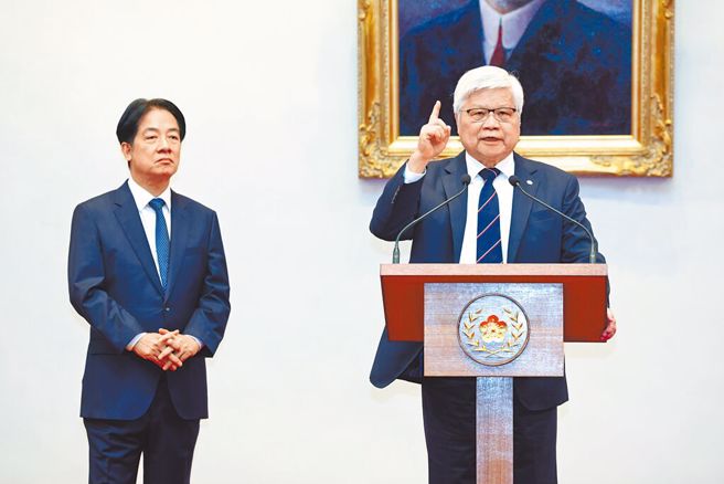 台积电董事长魏哲家（右）6日与赖清德总统举行记者会。（资料照／杜宜谙摄）