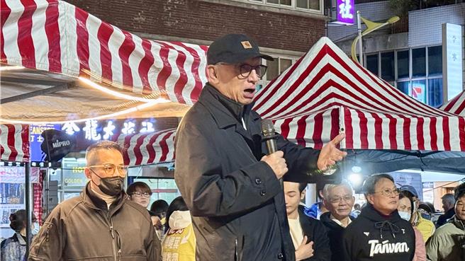 聯電創辦人曹興誠現身花蓮聲援。（王志偉攝）