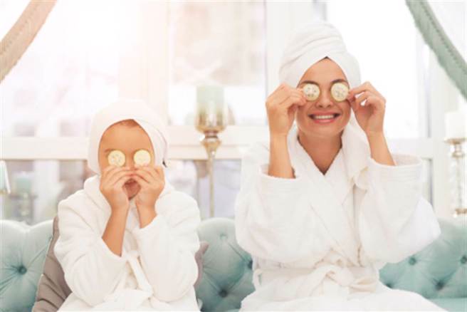 一對母女合照引起網友暴動，超過5555萬人觀看。（示意圖：shutterstock／達志）