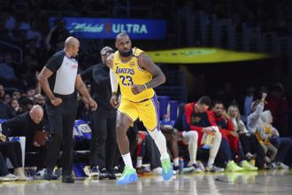 NBA》不爽儿子被批评 詹皇当面怒怼美国名嘴史密斯