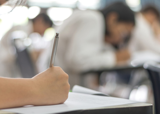 學測考生、家長必看！醫界公務員月薪55K 文組照捧AI金飯碗 「隱版黃金科系」4表掌握