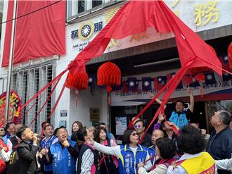 罷免二階起跑  國民黨中市黨部掛出反制看板喊：不怯戰